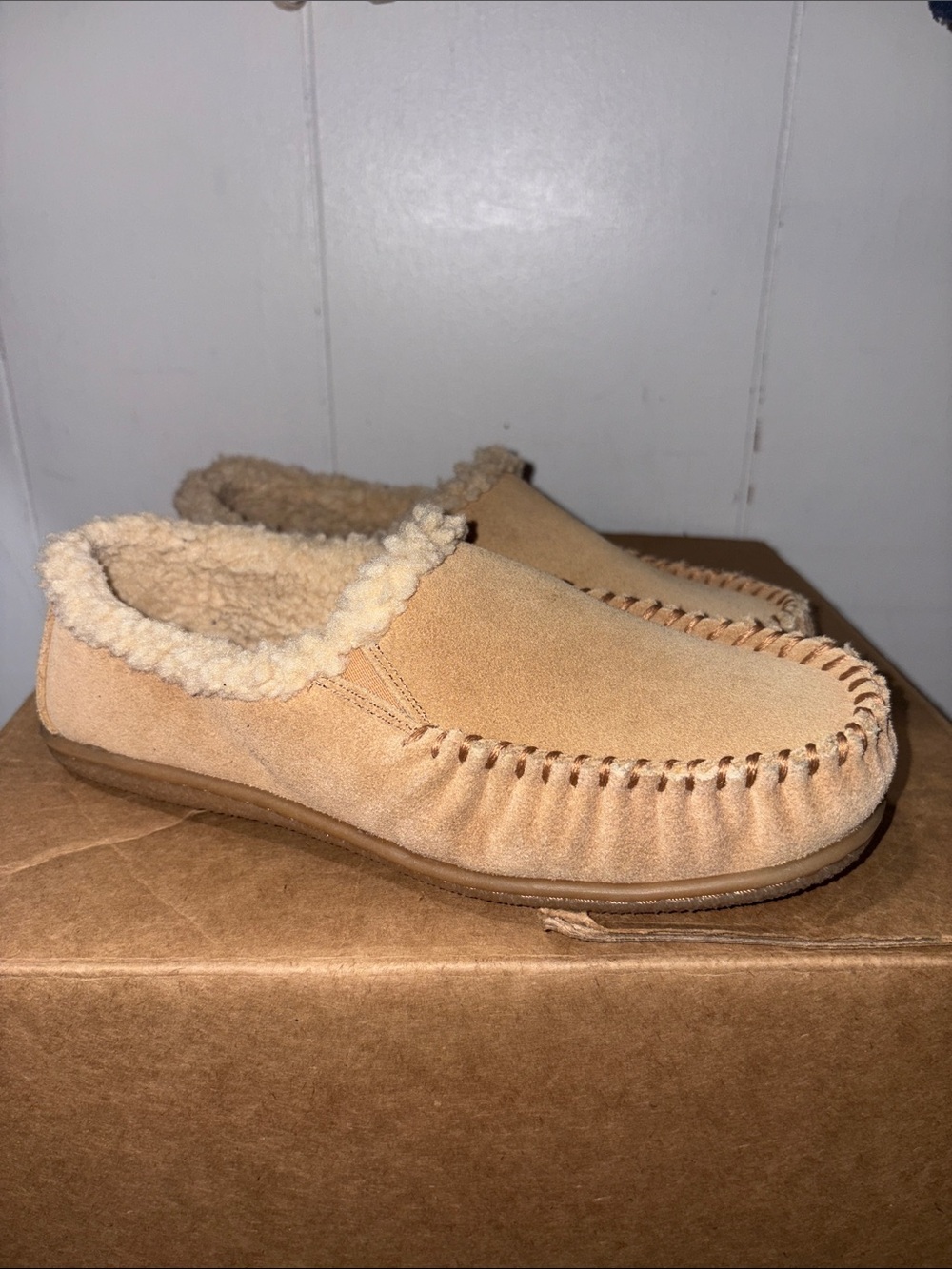 Men's Minnetonka Moccasin Slippers in Beige size 9M